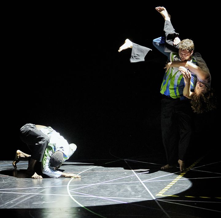 La compagnie de la chorégraphe et danseuse Anne Teresa De Keersmaeker, "Rosas", lors du spectacle "Exit Above" au 77e Festival d'Avignon (CHRISTOPHE RAYNAUD DE LAGE)