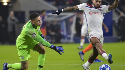 Memphis Depay va retrouver Ederson ce samedi (ROMAIN LAFABREGUE / AFP)