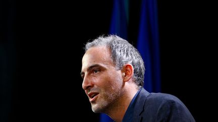 Raphaël Glucksmann lors d'un discours pendant la campagne des élections régionales, en juin 2021, à Paris. (SAMEER AL-DOUMY / AFP)