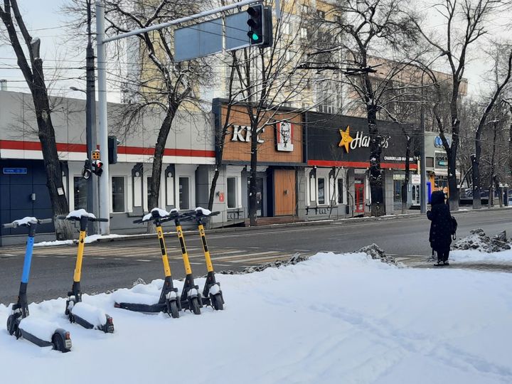 According to official data, about 400,000 Russians have taken refuge in Kazakhstan (here, Almaty) since the start of the war in Ukraine.  About 40,000 residence permits were issued to those who managed to find employment there.  (VIRGINIE PIRONON / RADIO FRANCE)