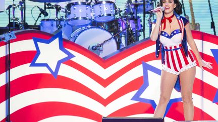 La pop star am&eacute;ricaine Katy Perry se produit sur la sc&egrave;ne du concert donn&eacute; &agrave; l'intention des enfants et des familles de militaires, avant l'investiture de Barack Obama, le 19 janvier 2013.&nbsp; (SIPA USA-KT/SIPAUSA/SIPA / SIPA USA)