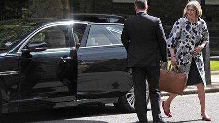 La ministre de l'Intérieur britannique Theresa May devant le 10 Downing Street (15 juin 2010) (AFP / Carl Court)