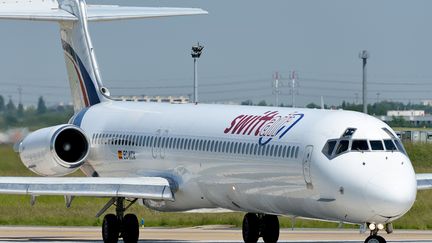 Un avion de la compagnie espagnole Swiftair avant son d&eacute;collage, &agrave; Paris-Orly, le 6 juin 2013.&nbsp; (SAMUEL DUPONT / AFP)