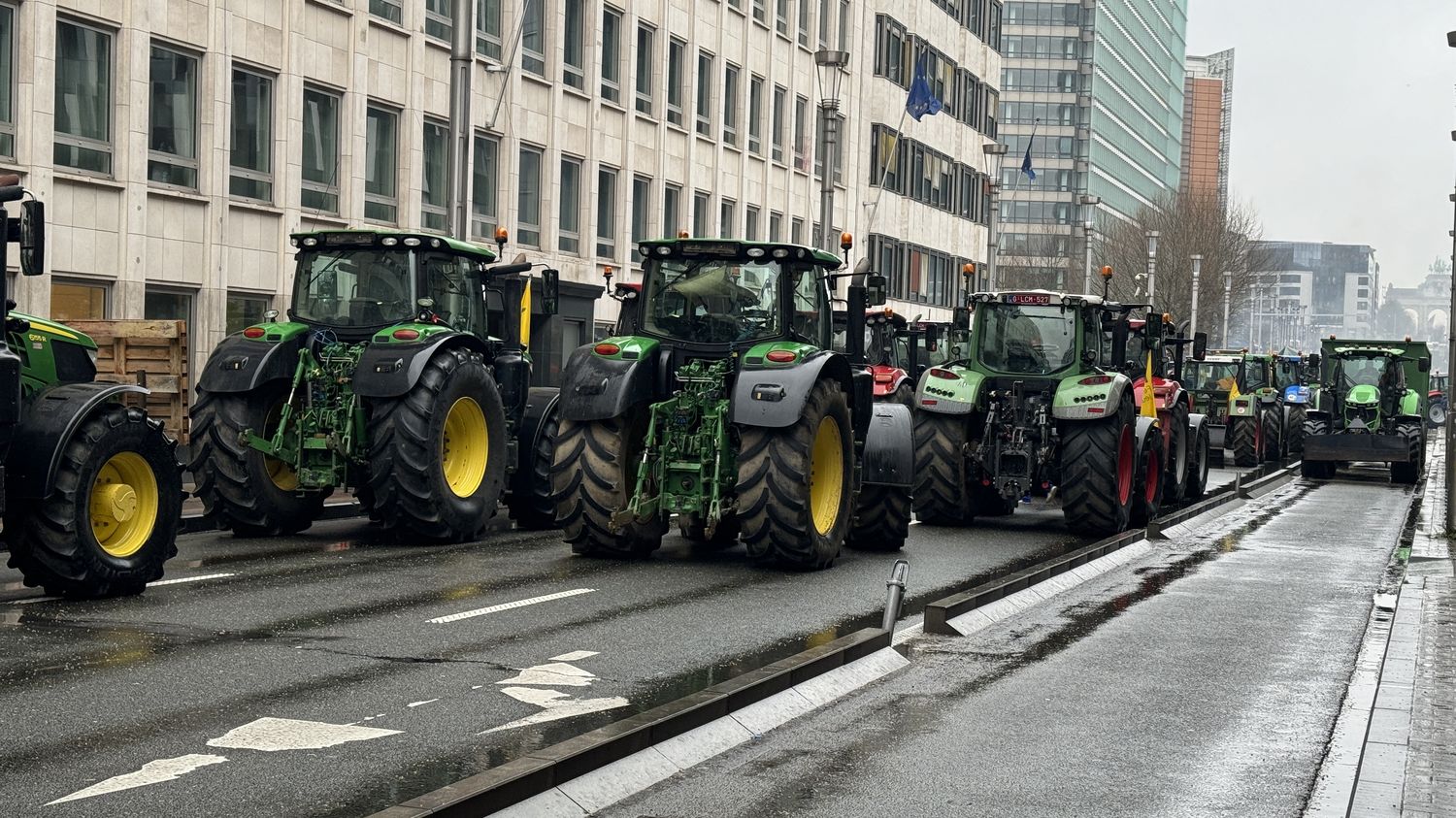 Tractors paralyze Brussels as EU members reform agricultural rules