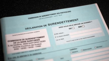 Depuis 2007, les commissions de surendettement de la Banque de France traitent&nbsp;207 666 dossiers par an en moyenne.&nbsp; (FRED DUFOUR / AFP)