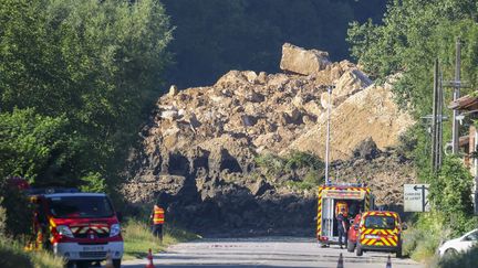 La RD1532, en Isère, coupée suite à un éboulement sur la commune de La Rivière. (STÉPHANE PILLAUD / MAXPPP)