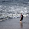 Une femme en burkini, sur une plage près de Rabat (Maroc), le 17 août 2016.&nbsp; (FADEL SENNA / AFP)