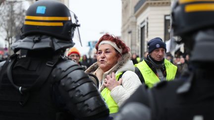 Paris : "les 'gilets jaunes' semblent se disperser pour rejoindre d'autres lieux de la capitale"