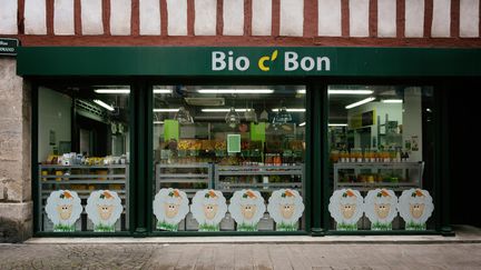 Un supermarché Bio c' Bon, le 11 avril 2020 à Bayonne (Pyrénées-Atlantiques). (MARTIN NODA / HANS LUCAS)