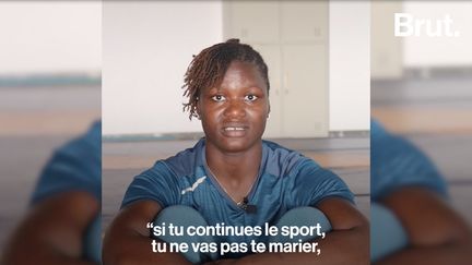 Après 10 jours de préparation, Anta Sambou a remporté la médaille d’or des championnats d’Afrique de lutte olympique au Maroc dans la catégorie des moins de 72 kg. Brut a suivi un de ses entraînements. (BRUT / FRANCEINFO)