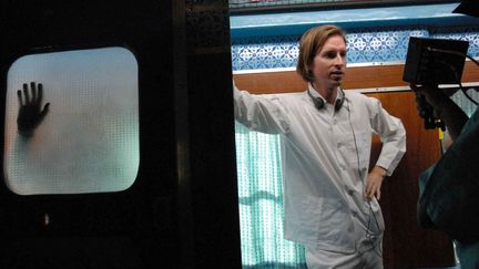 Wes Anderson sur le tournage du film "A bord du Darjeeling Limited" en 2007 (ARCHIVES DU 7EME ART)