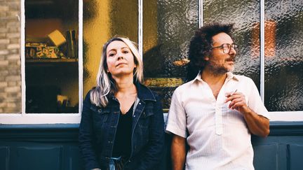 Madeleine & Salomon : la chanteuse et flûtiste Clotilde Rullaud et le pianiste Alexandre Saada. C'est ce dernier qui a imaginé et préparé leur photo, avec l'assistance de Louise Gaillard (ALEXANDRE SAADA)