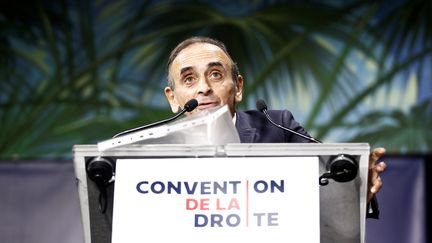 Eric Zemmour prononce un discours, le 28 septembre 2019 à la "Convention de la droite", à Paris. (SAMEER AL-DOUMY / AFP)