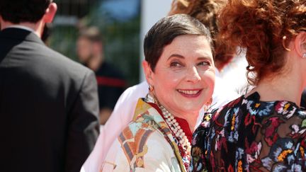 Isabella Rossellini, légende vivante du cinéma, était sur le tapis rouge pour "La chimère", d'Alice Rohrwacher. La comédienne, présidente du jury de la section Un certain regard en 2015 est l'une des actrices du long-métrage. (JP PARIENTE/SIPA / SIPA)