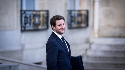 Le ministre des Transports, Clément Beaune, à l'Elysée, le 20 décembre 2023. (XOSE BOUZAS / HANS LUCAS / AFP)