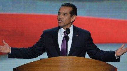 D'origine mexicaine, le maire de Los Angeles Antonio Villaraigosa, intervient lors de la convention démocrate à Charlotte, le 6 septembre 2012. (AFP/Stan HONDA)