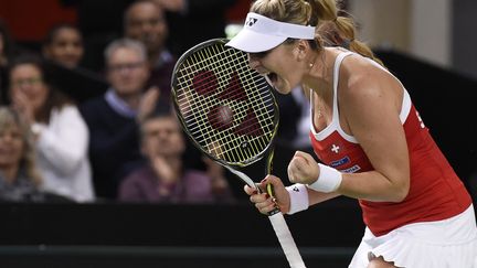 Belinda Bencic envoie la Suisse en demi-finale de Fed Cup (JEAN-PHILIPPE KSIAZEK / AFP)