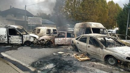 Voitures br&ucirc;l&eacute;es &agrave; Moirans, le 20 octobre 2015. (MAXPPP)