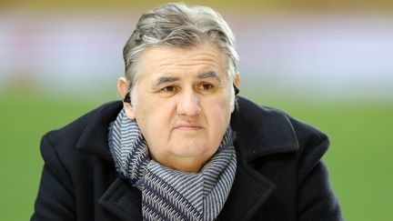 Le journaliste sportif Pierre Ménès en marge d'un match de Ligue 1 entre Monaco et Bordeaux au stade Louis-II (Monaco), le 2 mars 2018. (VALERY HACHE / AFP)