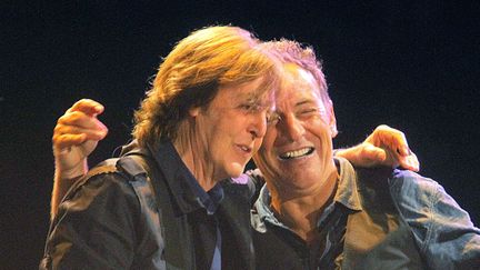 Paul McCartney et Bruce Springsteen à Hyde Park (Londres) en 2012.
 ( Giovanni Canitano/Rex/SIPA)