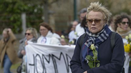 Muriel Robin lors d'une marche blanche pour&nbsp;Julie Douib, 30e victime de féminicide en 2019 en France, le 9 mars 2019. (LUCAS BARIOULET / AFP)