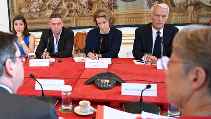 Yvan Ricordeau ( de face, deuxième en partant de la gauche), secrétaire général de la CFDT, à la réunion avec Elisabeth Borne à Matignon, le 12 juillet. (BERTRAND GUAY / AFP)