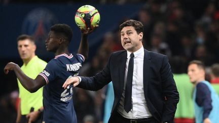 Mauricio Pochettino et les Parisiens ont souffert face à Lille, vendredi 29 octobre. (FRANCK FIFE / AFP)