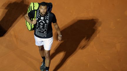 Le joueur de tennis Jo-Wilfried Tsonga&nbsp;au&nbsp;tournoi de Monte-Carlo lors du match contre le Croate Marin Cilic, à Monaco le 11 avril 2022. (VALERY HACHE / AFP)