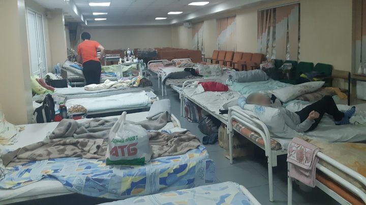 La salle au sous-sol de l'hôpital pédiatrique de Zaporijia (Ukraine)&nbsp;dans laquelle les enfants sont transportés lorsqu'il y a des alertes, le 4 avril 2022. (MARIE-PIERRE VEROT / RADIO FRANCE)