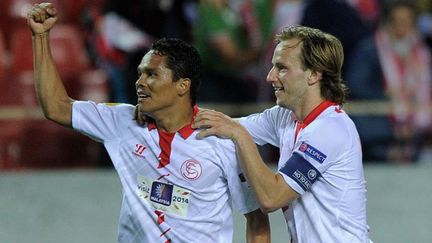 Carlos Bacca et Ivan Rakitic (FC Séville) (JOSE JORDAN / AFP)