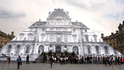 La pyramide du musée du Louvre à Paris, le 27 mai 2016. (MAXPPP)