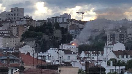 Un&nbsp;violent incendie d'habitation s'est déclaré le 30 avril 2020, au 4e étage d'un immeuble rue Bonnafous dans le 4e arrondissement de Lyon (Rhône). (DR)