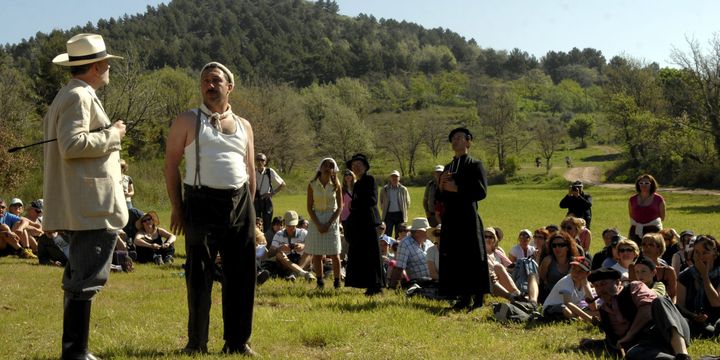 Randonnée théâtrale dans les collines d'Allauch (Bouches-du-Rhône).
 (Photopqr/La Provence/Coulot)