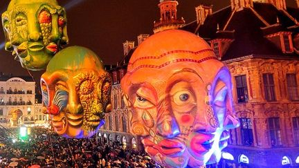 Les gonflables des Plasticiens volants de la parade de Lille Fantastic le 6 octobre 2012
 (PHILIPPE HUGUEN / AFP)