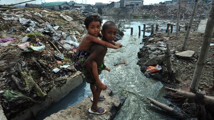 Au Bangladesh, 160 000 personnes sont victimes de la pollution au chrome provoqu&eacute;e par 270 tanneries et charri&eacute;e par la rivi&egrave;re Buriganga dans le quartier de Hazaribagh, &agrave; Dacca, la capitale. (AFP )