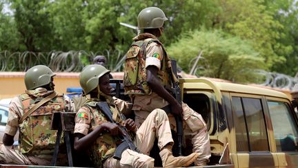 Des soldats maliens en patrouille à Gao, au Mali, le 24 juillet 2019. (SOULEYMANE AG ANARA / AFP)