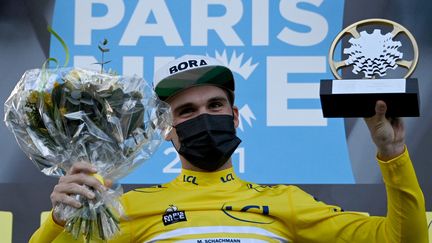 Maximilian Schachmann après sa victoire sur Paris-Nice l'an dernier. (ANNE-CHRISTINE POUJOULAT / AFP)