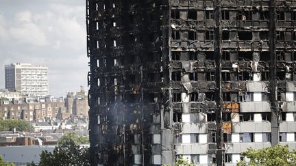 La tour Grenfell a été ravagée par un incendie à Londres (Royaume-Uni), le 15 juin 2017. (TOLGA AKMEN / AFP)