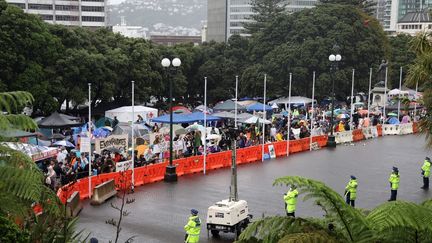 Des manifestants anti-vaccins sont rassemblés devant le Parlement à Wellington (Nouvelle-Zélande), le 12 février 2022.&nbsp; (MARTY MELVILLE / AFP)