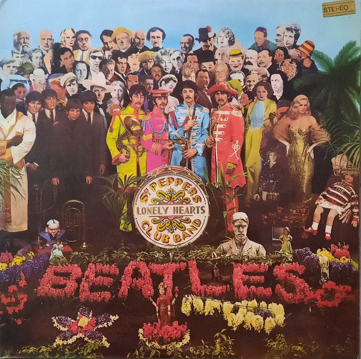 Peter BLAKE, The Beatles, "Sgt. Pepper's Lonely Hearts Club Band", pochette de disque (© ADAGP, Paris, 2023)