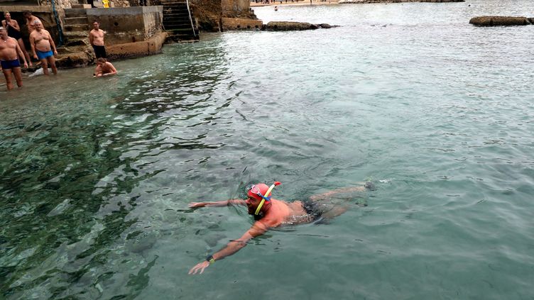 Traditionnel bain du 1er janvier : la nage en eau froide, une pratique aux bienfaits éventuels et aux risques bien réels