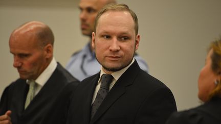 Le tueur norv&eacute;gien Anders Behring Breivik lors de son proc&egrave;s, &agrave; Oslo (Norv&egrave;ge), le 24 ao&ucirc;t 2012. (ODD ANDERSEN / AFP)