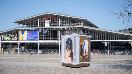 Cent-cinquante jeunes artistes présentent actuellement leur travail dans l’exposition "100% Sorties d’écoles" à Paris, à la Villette. (NICOLAS KRIEF)