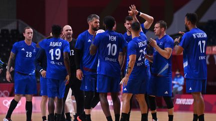 Les Bleus célèbrent leur victoire contre l'Allemagne, mercredi 28 juillet.&nbsp; (DANIEL LEAL-OLIVAS / AFP)