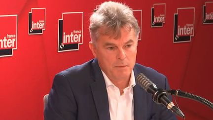 Fabien Roussel, candidat communiste à l’élection présidentielle, le 8 novembre 2021 sur France Inter. (FRANCEINTER / RADIOFRANCE)