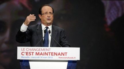 A Marseille, François Hollande a présenté son projet de créer 150000 emplois jeunes dans les quartiers populaires (BORIS HORVAT / AFP)