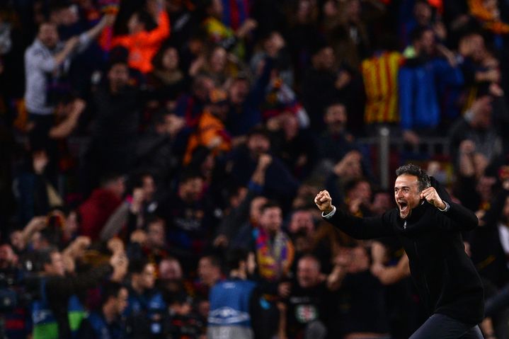 La joie de Luis Enrique et des supporteurs catalans, après la remontada de Barcelone face au PSG, en 2017. (JOSEP LAGO / AFP)