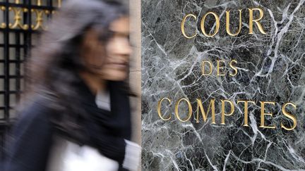 Selon le rapport de la Cour des comptes, l'administration fiscale est jug&eacute;e "hautaine" et "inquisitoriale". (BERTRAND GUAY / AFP)