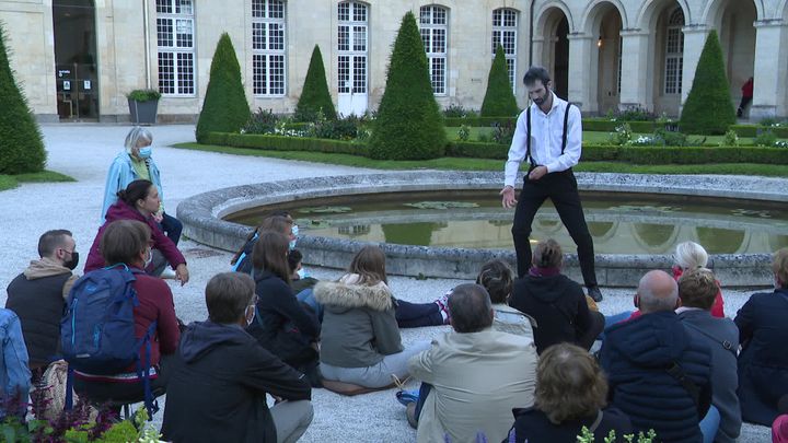 Les âmes lointaines&nbsp;par L’Incertaine compagnie, à l’Abbaye-aux-Dames à Caen. (P. Latrouitte / France Télévisions)