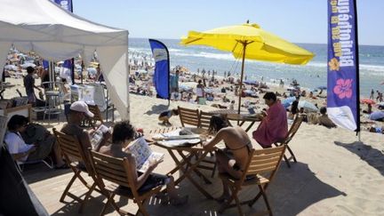 La plage de Biscarrosse, été 2010. (AFP/JEAN-PIERRE MULLER)